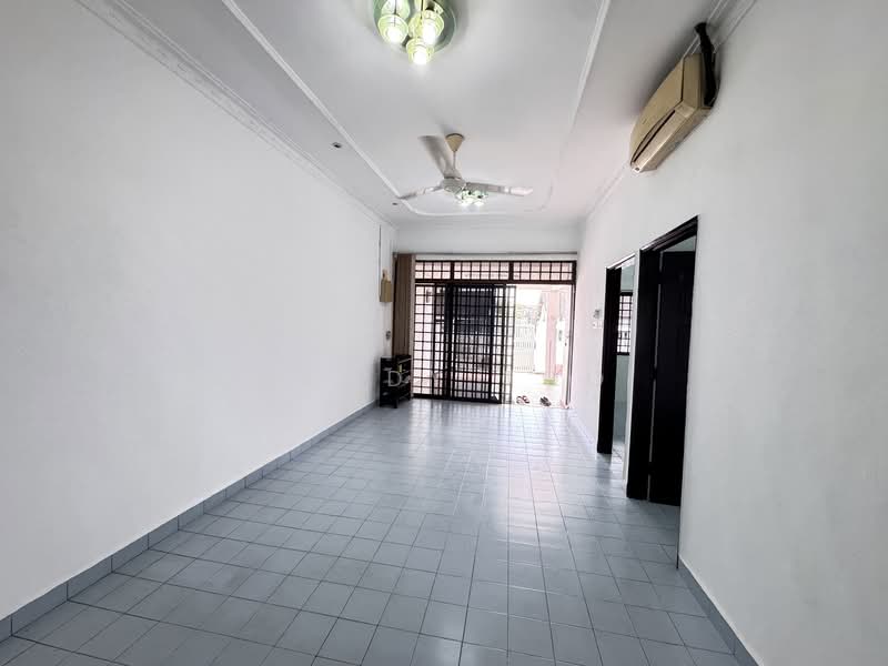 1-storey Terraced House for Sale in Taman Johor Jaya (Johor Bahru) - Wendy Too - Living Room - PropertyGuru.com.my