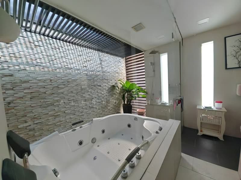 Semi-Detached House for Sale in Taman Supreme (Kuching) - Alfred Chua - Bathroom - PropertyGuru.com.my