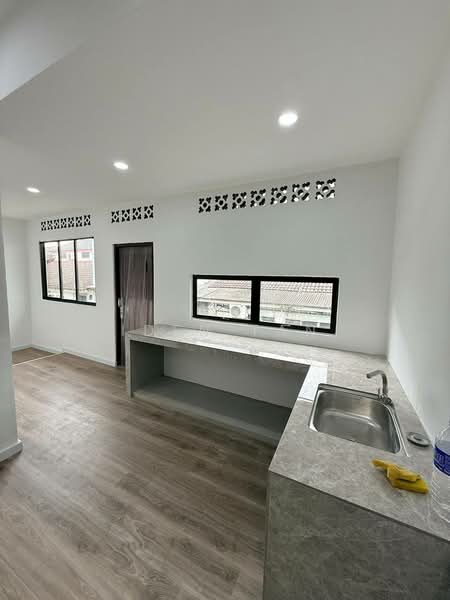 1-storey Terraced House for Sale in Taman Johor Jaya (Johor Bahru) - Iden Tan - Kitchen - PropertyGuru.com.my