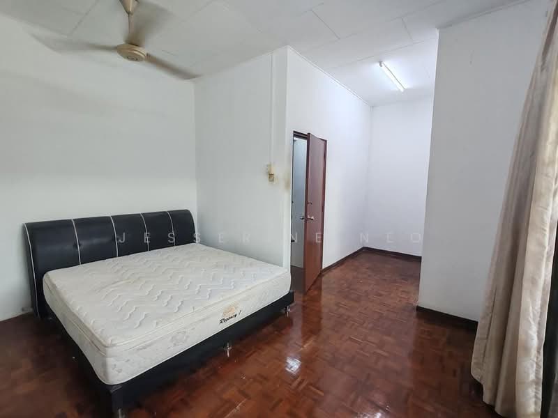 2-storey Terraced House for Sale in Taman Bukit Mewah (Tampoi) - Jesserine Neo - Bedroom - PropertyGuru.com.my