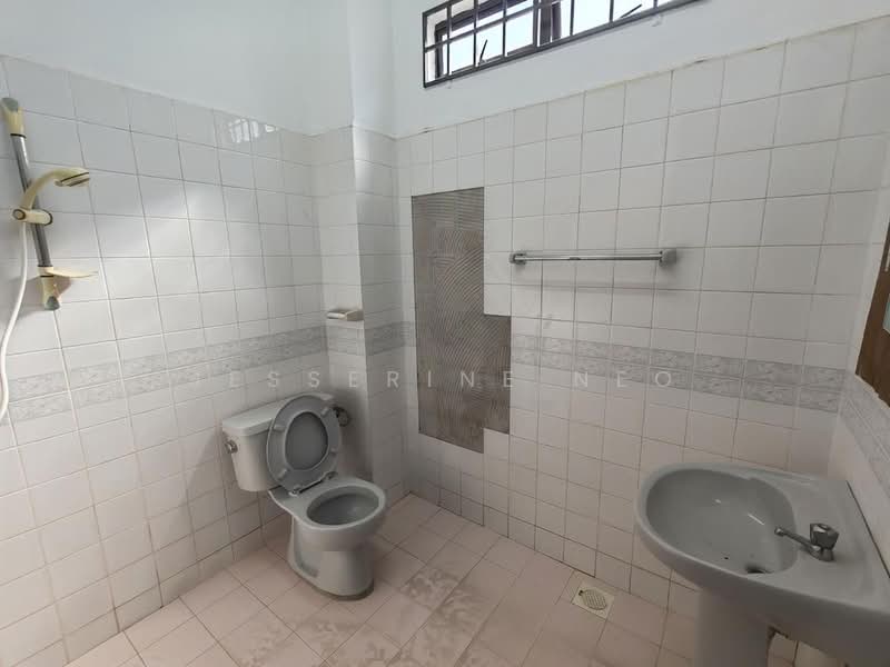 2-storey Terraced House for Sale in Taman Bukit Mewah (Tampoi) - Jesserine Neo - Bathroom - PropertyGuru.com.my