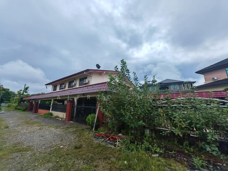 Semi-Detached House for Sale in Kuching (Sarawak) - Alfred Chua - Exterior - PropertyGuru.com.my