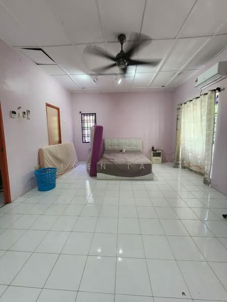 2-storey Terraced House for Sale in Taman Putri Kulai (Kulai) - Iden Tan - Bedroom - PropertyGuru.com.my