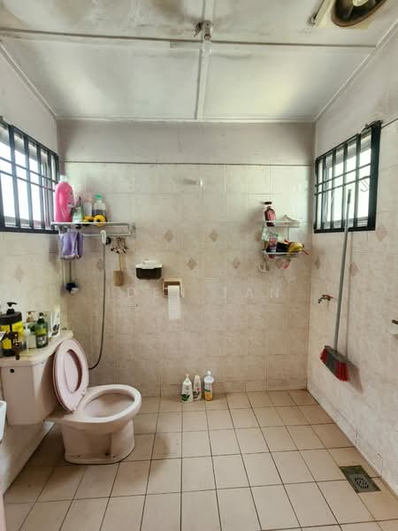 2-storey Terraced House for Sale in Taman Putri Kulai (Kulai) - Iden Tan - Bathroom - PropertyGuru.com.my