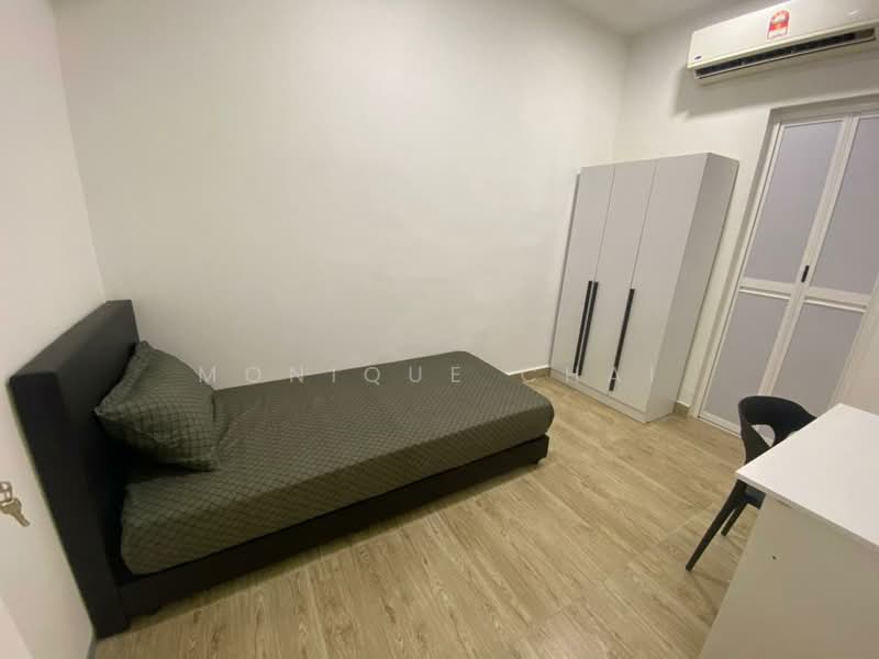 Servis Apartment untuk Disewa di SkyVille 8 @ Benteng 8 - Monique Chai - Bedroom - PropertyGuru.com.my