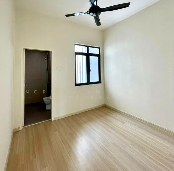 Townhouse for Sale in Bangi (Selangor) - Norfazilah Binti Mohd Saad - Bedroom - PropertyGuru.com.my
