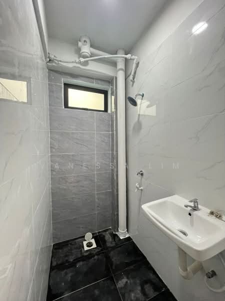 Taman Ehsan Jaya untuk Untuk Dijual - RM 230,000, Apr 2026 - Bathroom - PropertyGuru.com.my