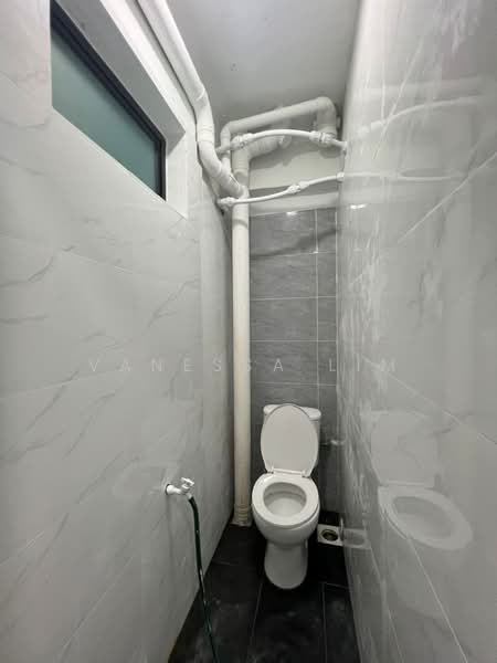 Taman Ehsan Jaya untuk Untuk Dijual - RM 230,000, Apr 2026 - Bathroom - PropertyGuru.com.my