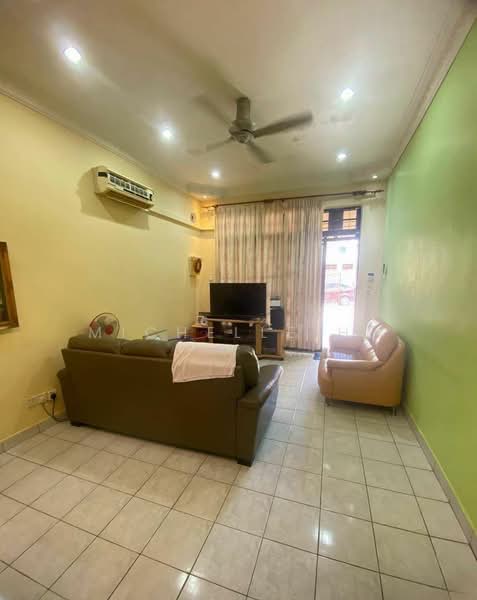 Rumah Teres 1 Tingkat untuk Dijual di Taman Pelangi Indah (Ulu Tiram) - Michelle He - Living Room - PropertyGuru.com.my