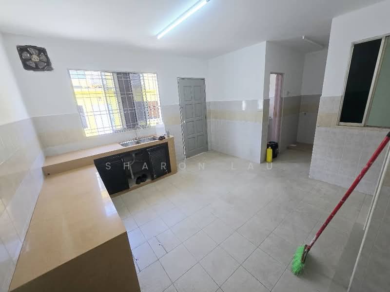 Rumah Teres 2 Tingkat untuk Disewa di Taman Sri Saujana (Kota Tinggi) - Sharon Lau - Kitchen - PropertyGuru.com.my