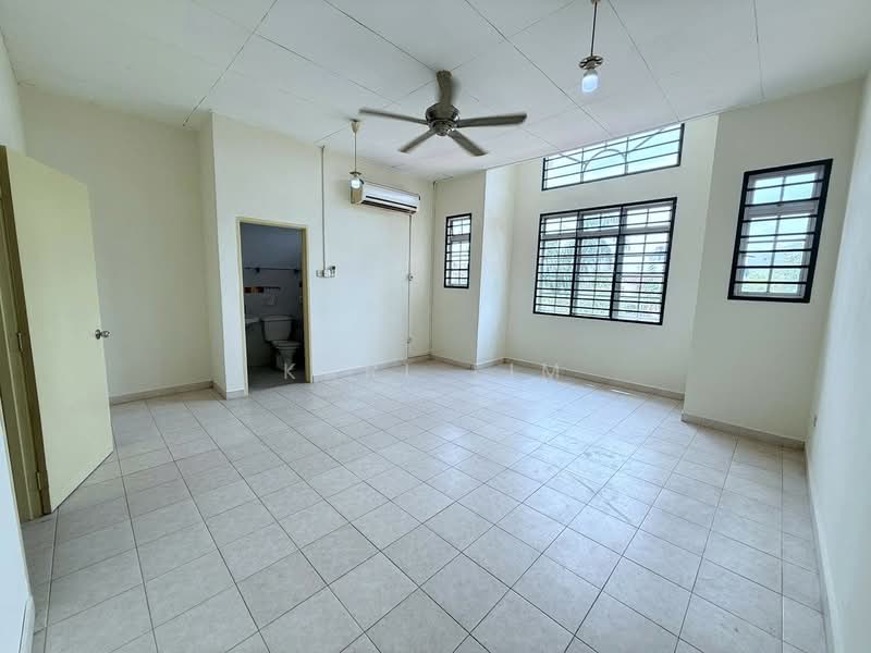Taman Desa Tebrau untuk Untuk Dijual - RM 700,000, Apr 2026 - Bathroom - PropertyGuru.com.my