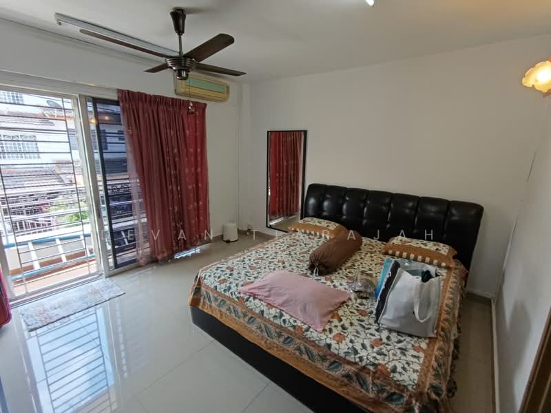 3-storey Terraced House for Sale in Taman Sri Sinar (Segambut) - Devan Tiarajah - Bedroom - PropertyGuru.com.my