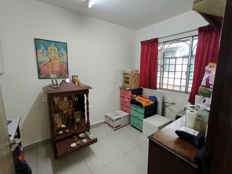 3-storey Terraced House for Sale in Taman Sri Sinar (Segambut) - Devan Tiarajah - Smaller room - PropertyGuru.com.my