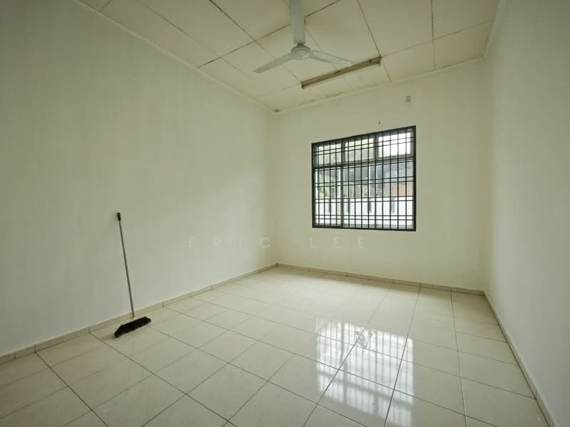 1-storey Terraced House for Sale in Taman Bestari Indah (Ulu Tiram) - Eric Lee - Interior - PropertyGuru.com.my