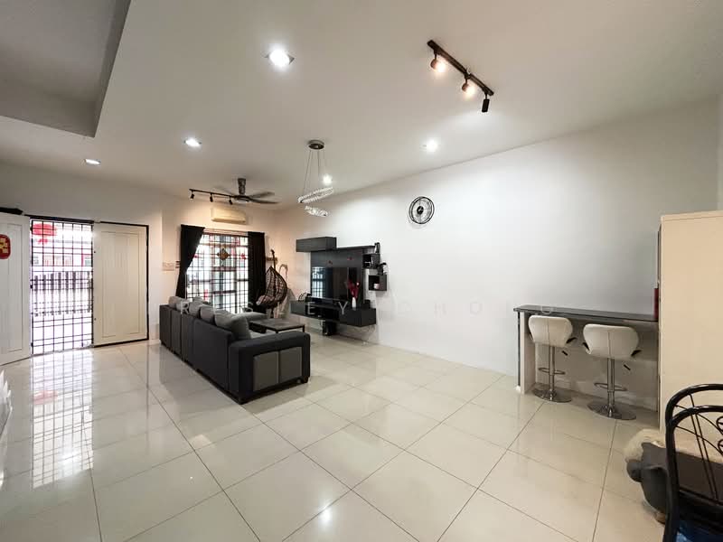 Perak Jaya Renovated 2 Storey Terrace 20x74' untuk Untuk Dijual - RM 480,000, Apr 2026 - Living Room - PropertyGuru.com.my