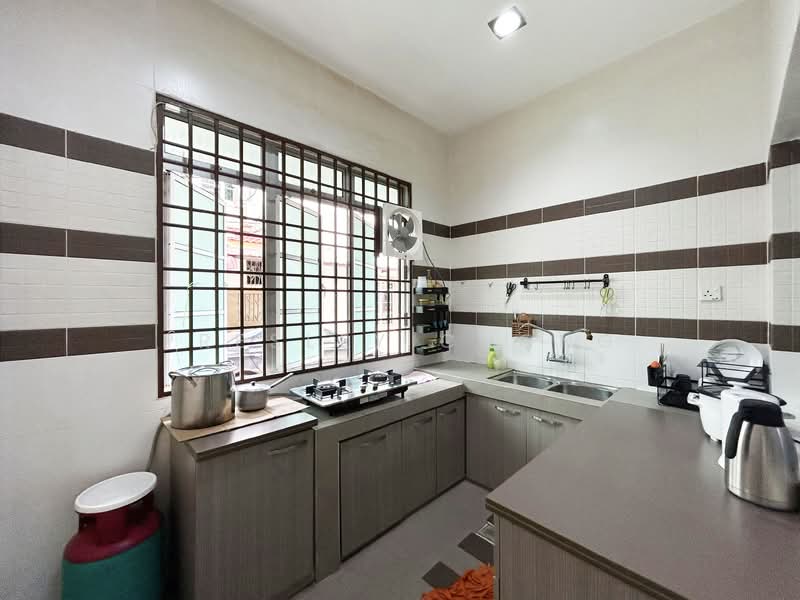 Perak Jaya Renovated 2 Storey Terrace 20x74' untuk Untuk Dijual - RM 480,000, Apr 2026 - Wet Kitchen - PropertyGuru.com.my