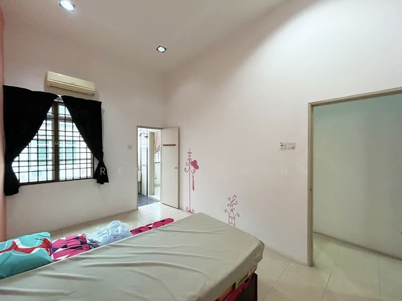 Perak Jaya Renovated 2 Storey Terrace 20x74' untuk Untuk Dijual - RM 480,000, Apr 2026 - Bedroom 3 - PropertyGuru.com.my