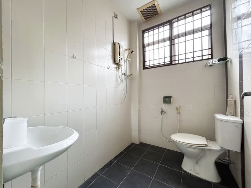 Perak Jaya Renovated 2 Storey Terrace 20x74' untuk Untuk Dijual - RM 480,000, Apr 2026 - Bathroom 2 - PropertyGuru.com.my