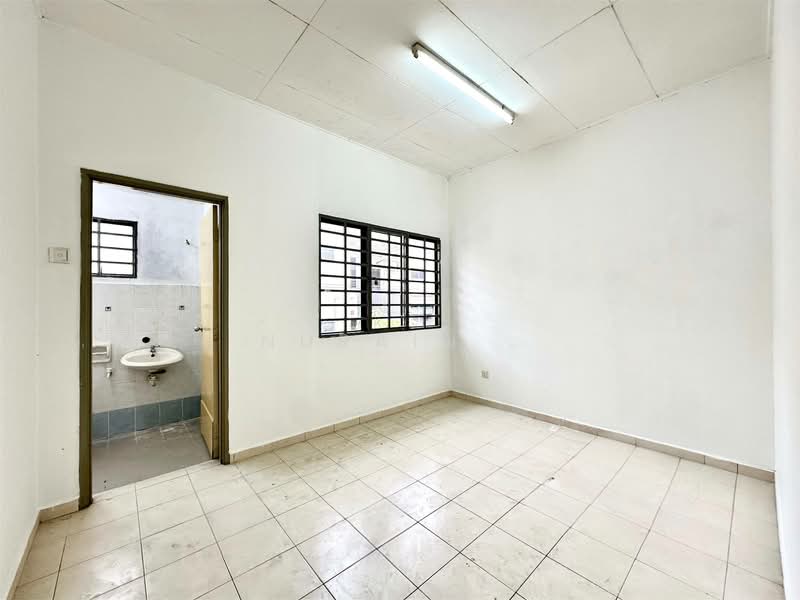 Saujana Utama 3 untuk Untuk Dijual - RM 425,000, Apr 2026 - Bathroom - PropertyGuru.com.my