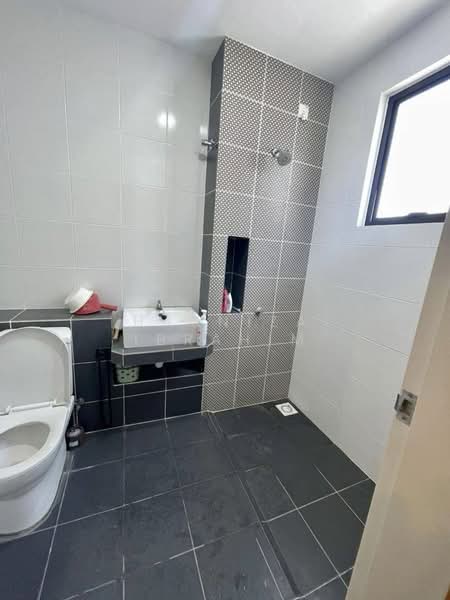 Rumah Teres untuk Disewa di Eco Grandeur (Puncak Alam) - Hasniza Ibrahim - Bathroom - PropertyGuru.com.my