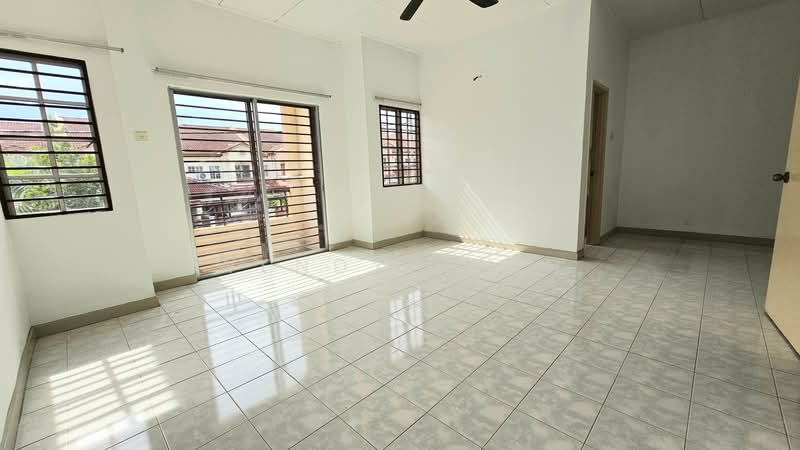 Bandar Bukit Puchong 2 untuk Untuk Dijual - RM 699,000, Apr 2026 - Living Room - PropertyGuru.com.my