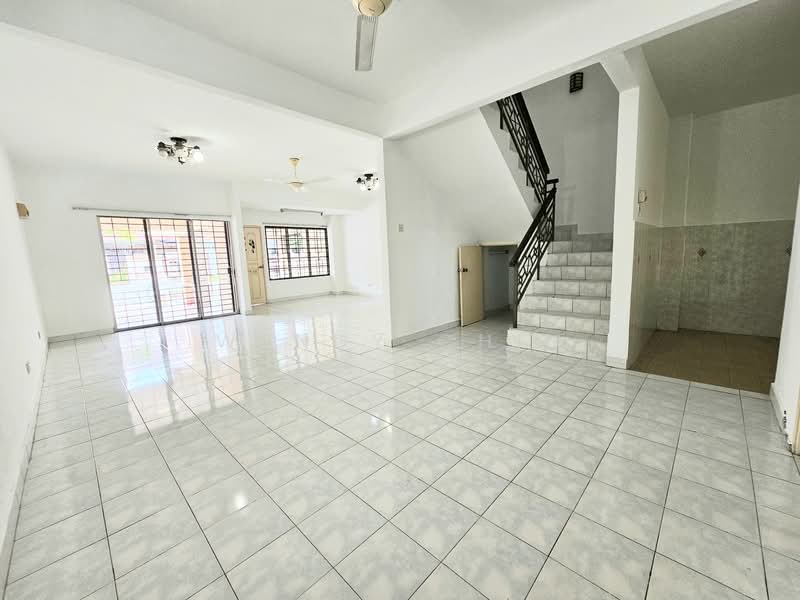 Bandar Bukit Puchong 2 untuk Untuk Dijual - RM 699,000, Apr 2026 - Living Room - PropertyGuru.com.my