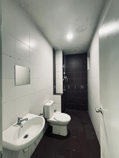 Condominium for Rent at Sky Vista Residency - Dion Sin - Bathroom - PropertyGuru.com.my