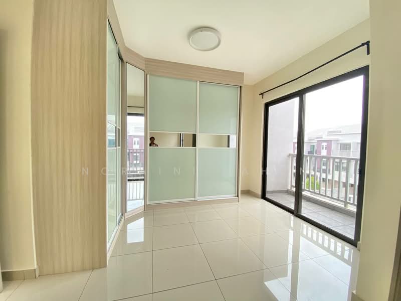 The Strata untuk Untuk Dijual - RM 550,000, Apr 2026 - Balcony - PropertyGuru.com.my