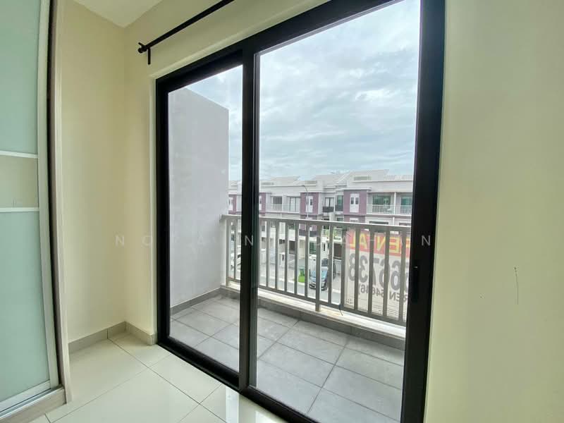The Strata untuk Untuk Dijual - RM 550,000, Apr 2026 - Balcony - PropertyGuru.com.my