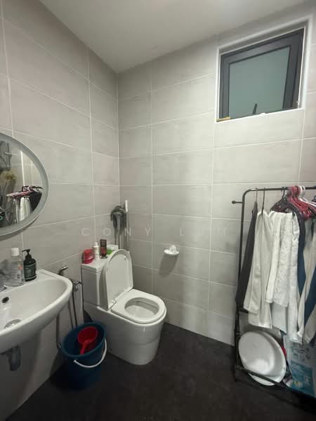 Servis Apartment untuk Disewa di B11 Parkland Residence - Cony Lum - Bathroom - PropertyGuru.com.my