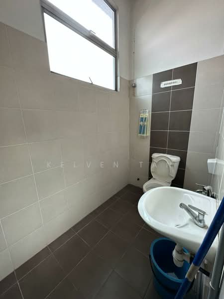 Factory for Sale in Bandar Bukit Raja (Klang) - Kelven Tan - Bathroom - PropertyGuru.com.my