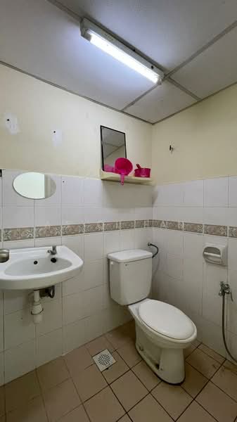 Kedai / Pejabat untuk Disewa di Taman Melawati (Ulu Kelang) - Aw Qi Fan - Bathroom - PropertyGuru.com.my