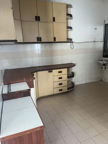 Rumah Teres 2-Tingkat untuk Dijual di Taman Lestari Putra (Seri Kembangan) - Elaine Lee - Kitchen - PropertyGuru.com.my