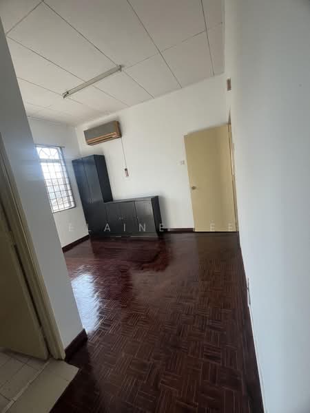 Rumah Teres 2-Tingkat untuk Dijual di Taman Lestari Putra (Seri Kembangan) - Elaine Lee - Interior - PropertyGuru.com.my