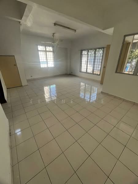 Rumah Teres 2-Tingkat untuk Dijual di Taman Lestari Putra (Seri Kembangan) - Elaine Lee - Living Room - PropertyGuru.com.my