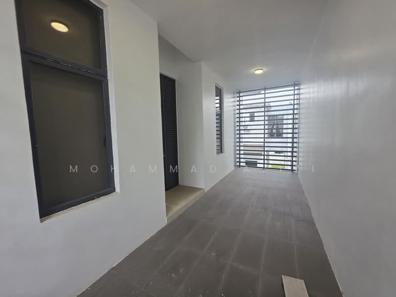 Cluster House for Sale in Taman Bandar Putra (Kuantan) - Mohammad Azizi - Corridor - PropertyGuru.com.my