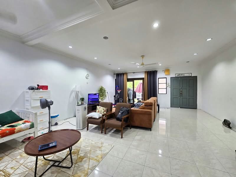 2-storey Terraced House for Sale in Puchong (Selangor) - Sue Arifin - Living Room - PropertyGuru.com.my