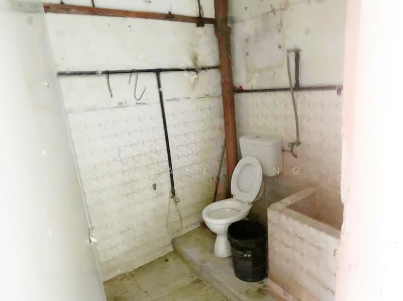 Rumah Teres 2 Tingkat untuk Dijual di Kampung Melayu (Ayer Itam) - Michael Khng - Bathroom - PropertyGuru.com.my