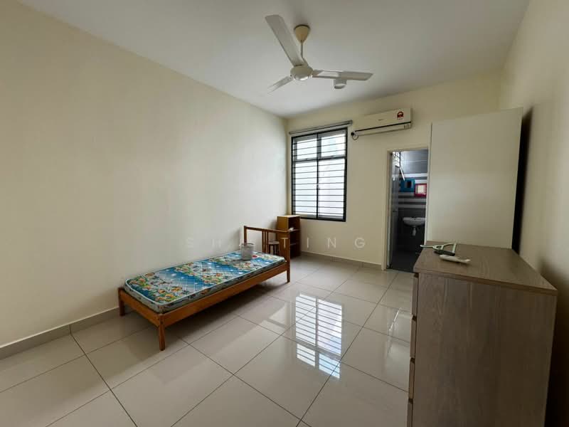Cluster House for Sale in Taman Gaya (Ulu Tiram) - Shi Ting - Bedroom - PropertyGuru.com.my
