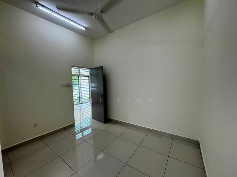 Cluster House for Sale in Taman Gaya (Ulu Tiram) - Shi Ting - Interior - PropertyGuru.com.my