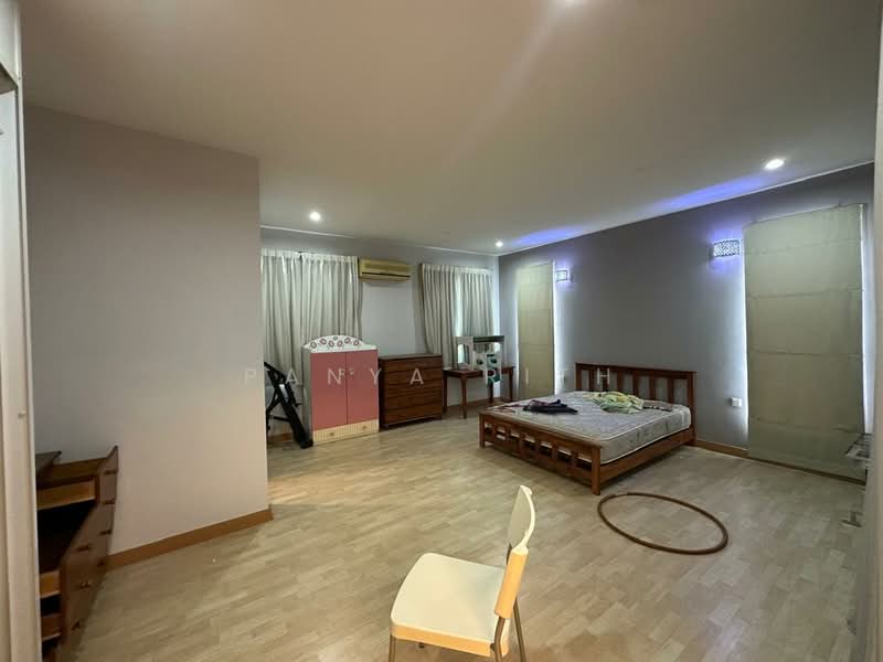 Jelutong 2 and half Storey Terrace Corner Unit untuk Untuk Disewa - RM 5,500 /bulan, Apr 2026 - Bedroom - PropertyGuru.com.my
