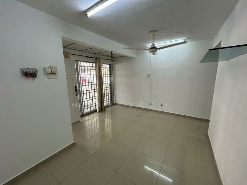 Rumah Teres 2 Tingkat untuk Dijual di Taman Universiti Indah (Seri Kembangan) - Mary Yeoh - Living Room - PropertyGuru.com.my