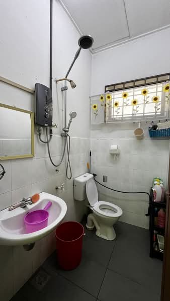 2-storey Terraced House for Sale in Taman Bersatu (Kulai) - Jesserine Neo - Bathroom - PropertyGuru.com.my