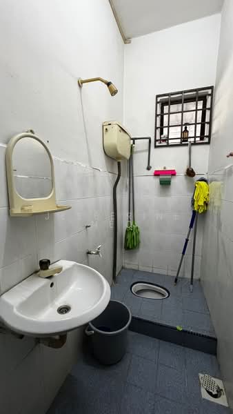 2-storey Terraced House for Sale in Taman Bersatu (Kulai) - Jesserine Neo - Bathroom - PropertyGuru.com.my