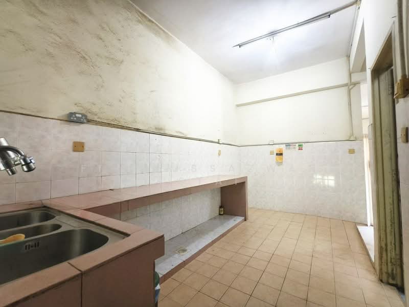 2-storey Terraced House for Sale in Bandar Tasik Puteri (Rawang) - Firdaussazwan Mustafa - Kitchen - PropertyGuru.com.my