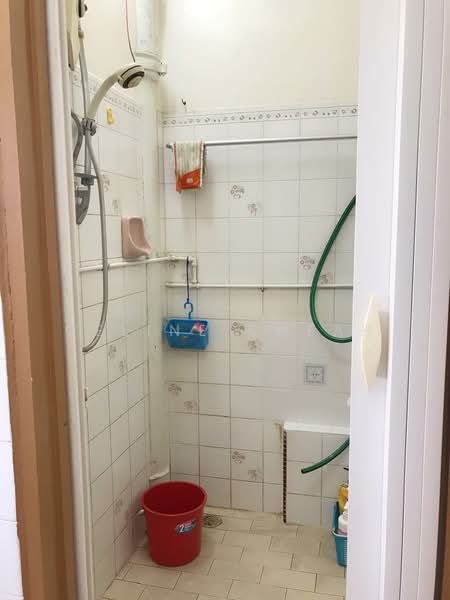 Flat for Sale at Gat Lebuh Macallum - Celine Cheah - Bathroom - PropertyGuru.com.my