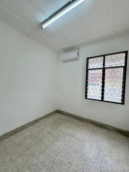 Single Storey Terrace@Jalan Molek 2,Taman Molek untuk Untuk Disewa - RM 2,000 /bulan, Apr 2026 - PropertyGuru.com.my