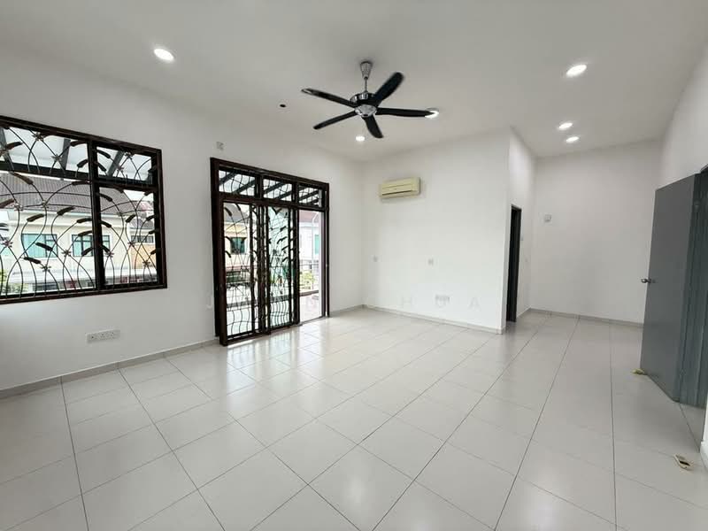 Taman Mutiara Mas untuk Untuk Dijual - RM 1,050,000, Apr 2026 - Living Room - PropertyGuru.com.my