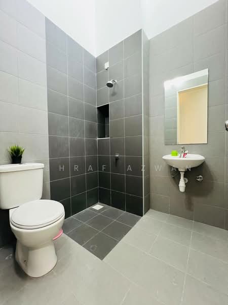 2-storey Terraced House for Sale in Semenyih (Selangor) - Ashraf Azwan - Bathroom - PropertyGuru.com.my