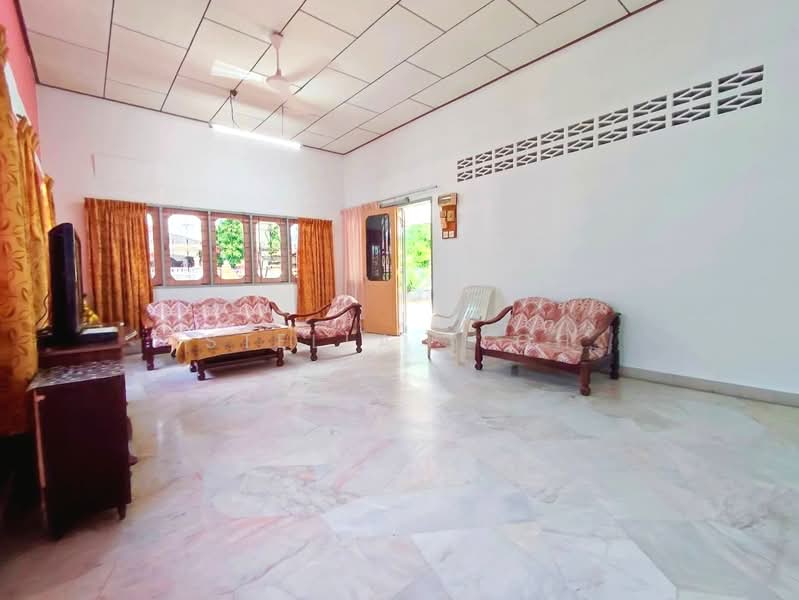 Rumah Banglo untuk Dijual di Sungai Siput (Perak) - Stella Teoh - Living Room - PropertyGuru.com.my